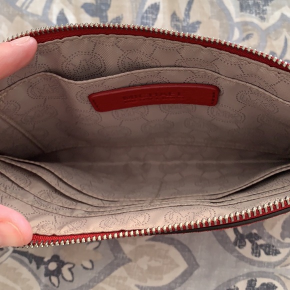 Michael Kors wristlet - Picture 3 of 3